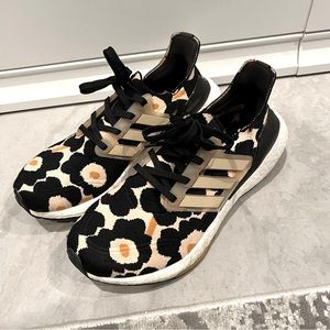 Adidas Ultraboost 22 flower funky print
